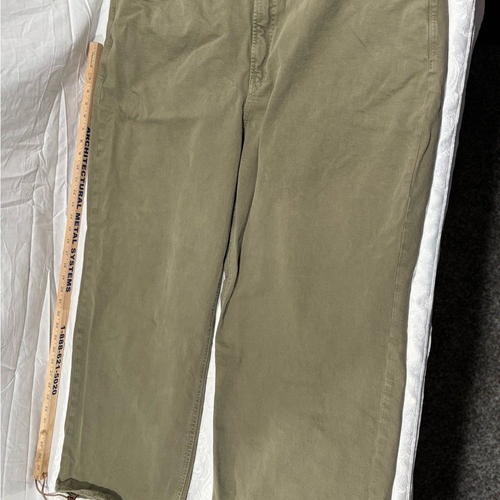 Old Navy womans Olive Chinos jeans size 28 skin high wide leg